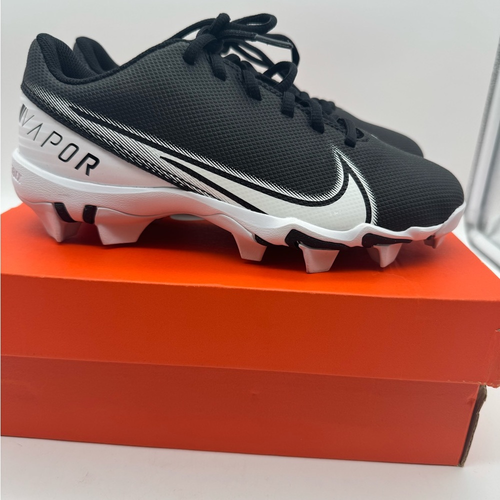 Nike kids Youth baseball football cleats vapor edge shark size 4.5Y black white